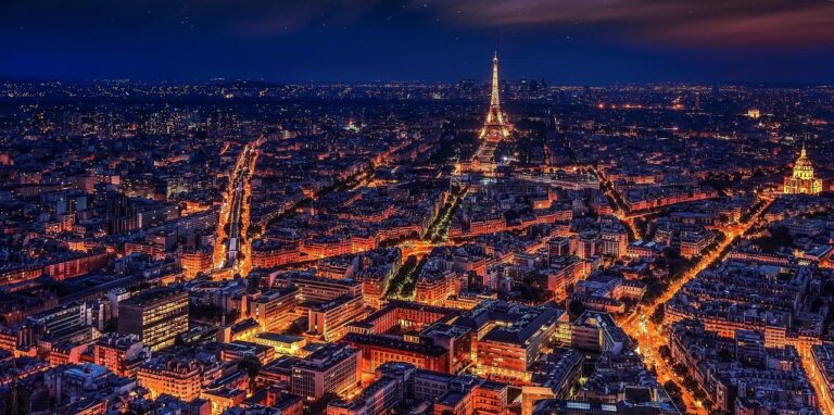 paris vu du ciel de nuit